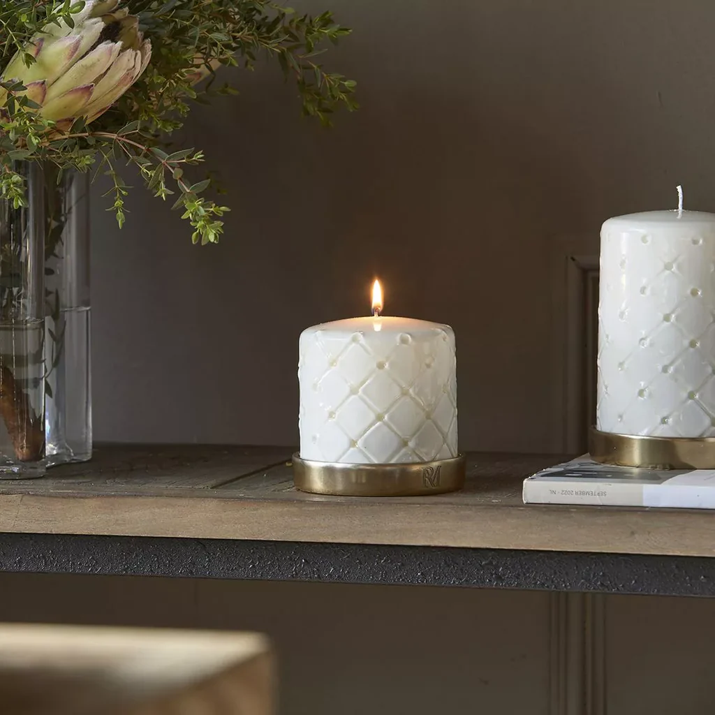 Pillar Candle Padded white 9,5x10cm - Riviera Maison - Image 2