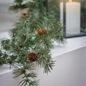 Artificial cedar garland w/cones L - Ib Laursen