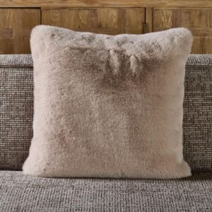 Heather Alba faux fur pillow cover - Riviera Maison