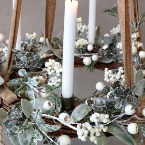 Wreath w.berries & snow - Chic Antique